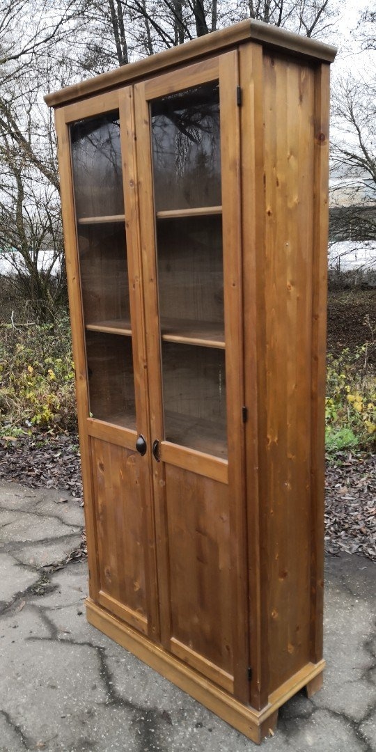 Masivní prosklená knihovna - 2