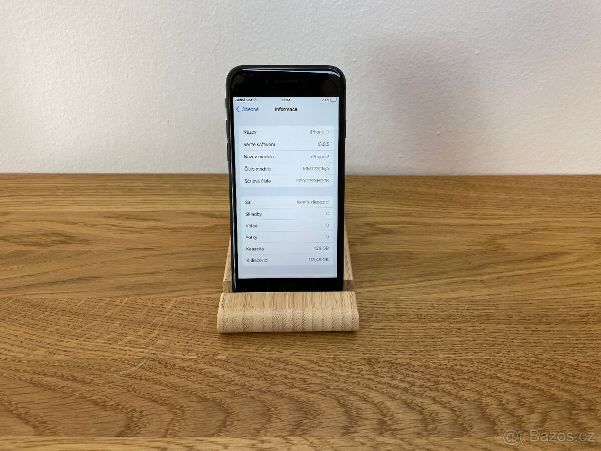 Apple iPhone 7 128GB Černý - velmi pěkný - baterie 98% - 2