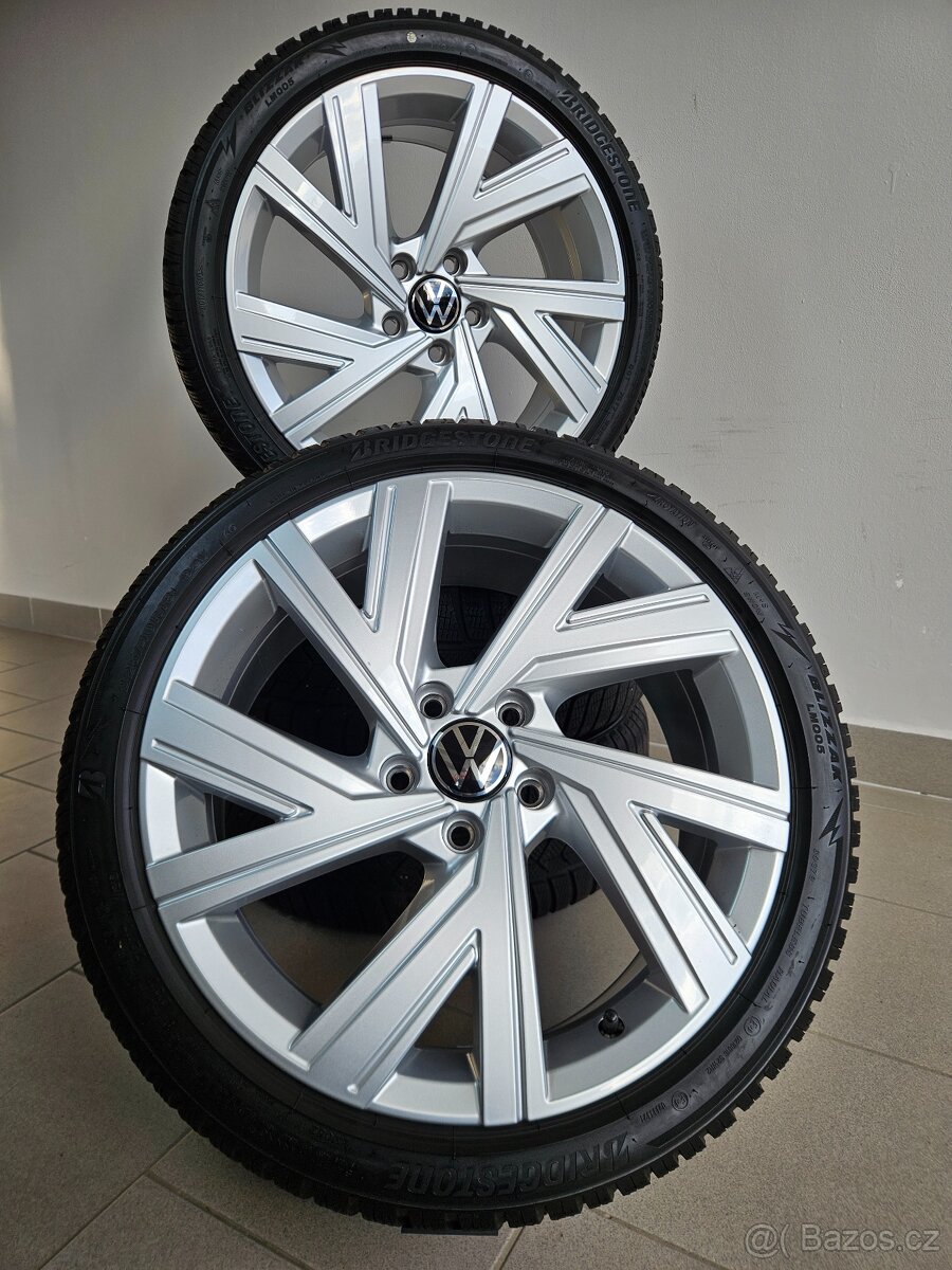 Orig. VW Golf VIII Zimní Pirelli 225/40/18 - Zánovní - 2