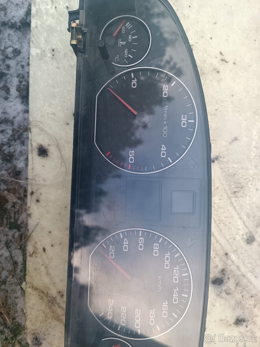 audi A6C4 budíky 2.5 tdi 103Kw - 2