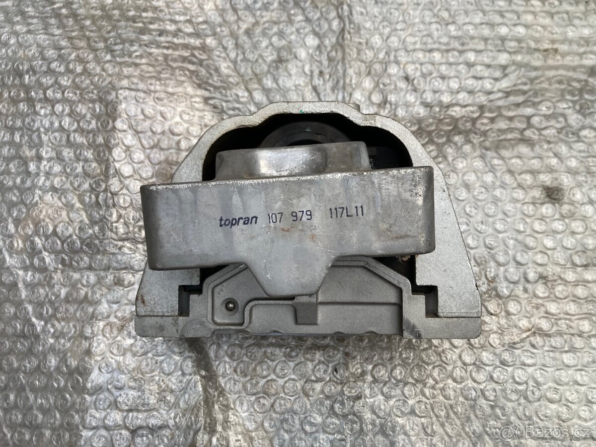 Pravý silentblok motoru Seat Leon - 2