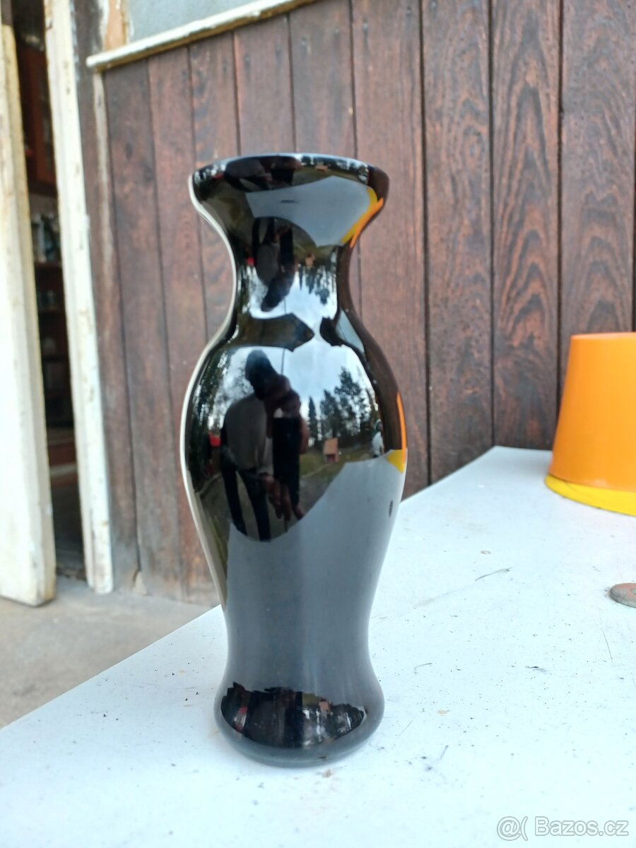 Skleněná vázička - hyalit? - 2