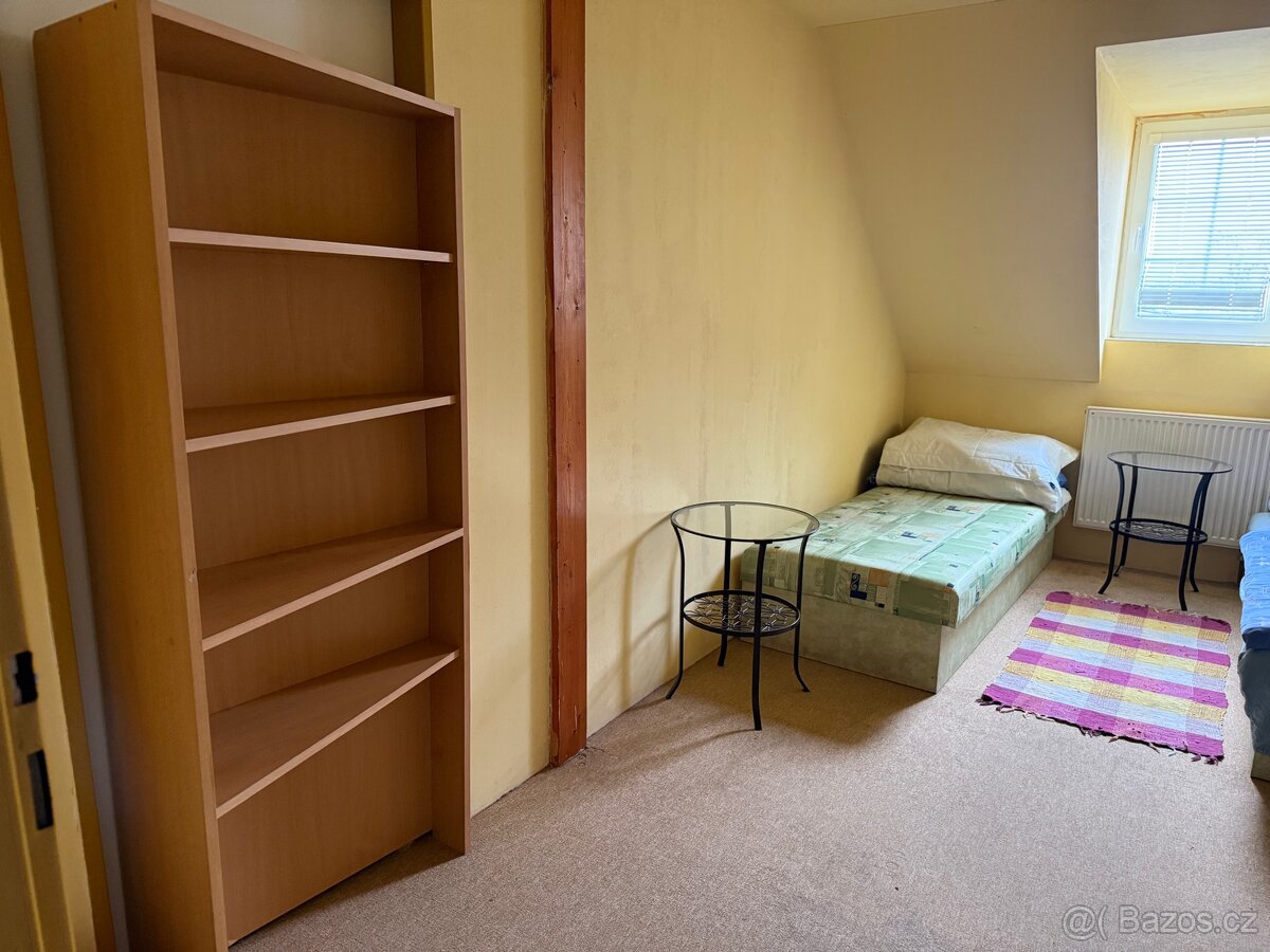 Nábytek z penzionu - 2