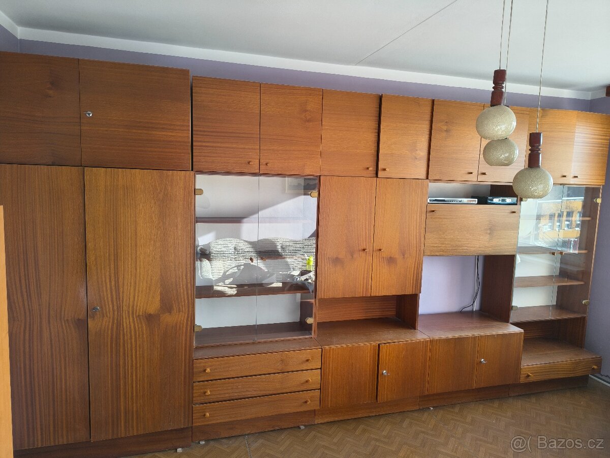 Starší zachovalá obývací stěna - 2