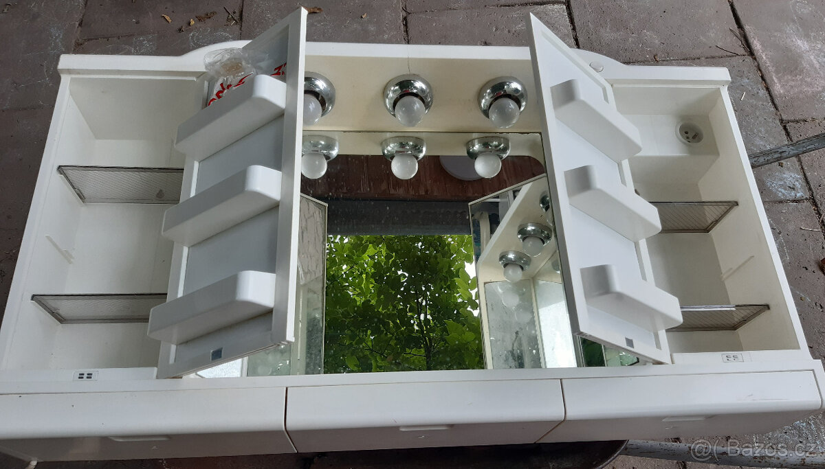 Vrchní koupelnová skříňka - galerka - 2