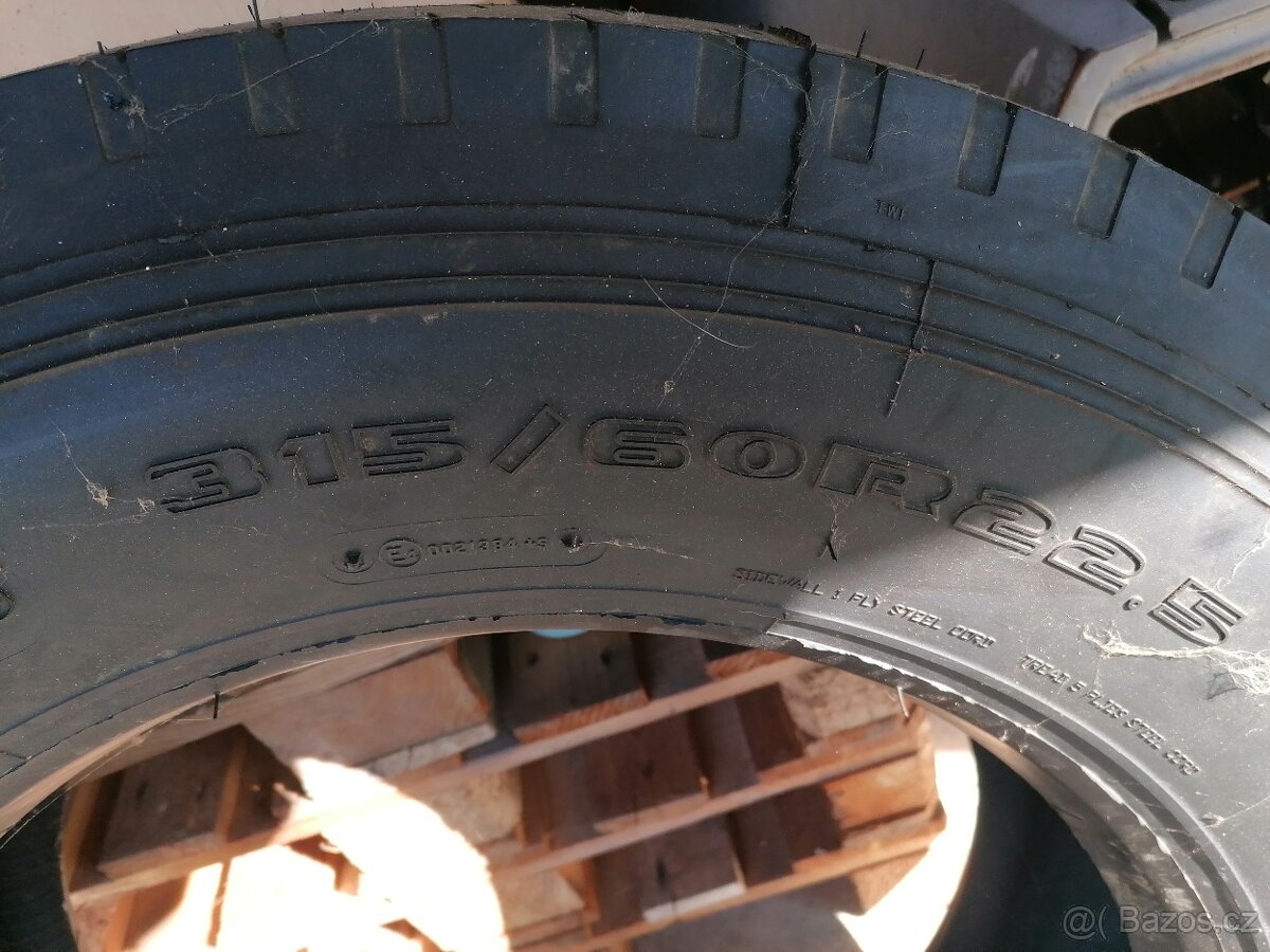 Double coin 315 /60 R 22.5 - 2