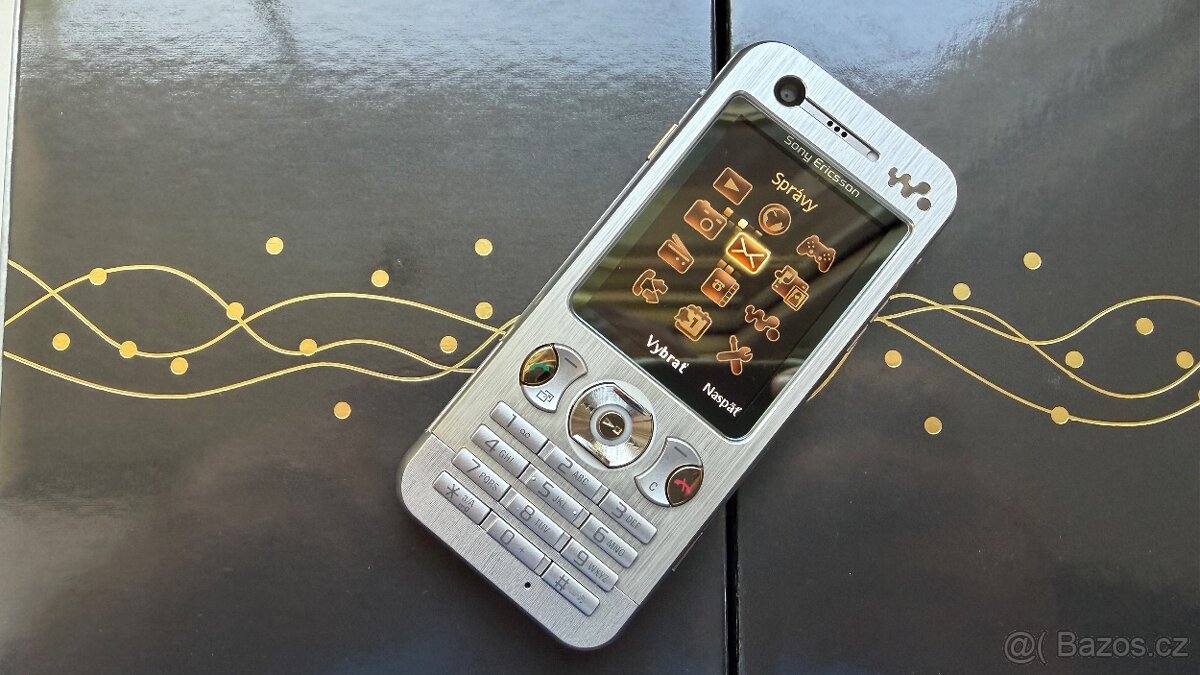 Sony Ericsson W890i CZ - 2