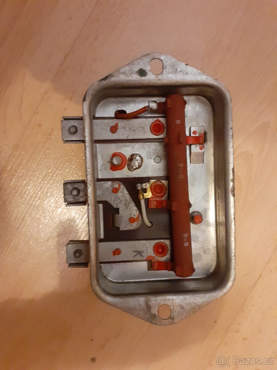 Regulátor dobíjení Škoda 1202 - 2