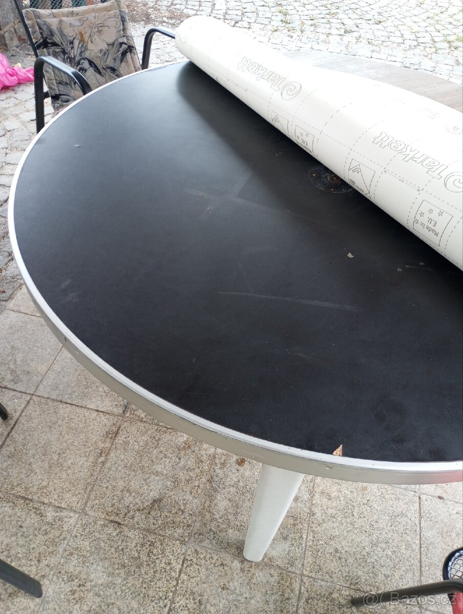 Kulatý stůl 150 cm -prodám levně - 2