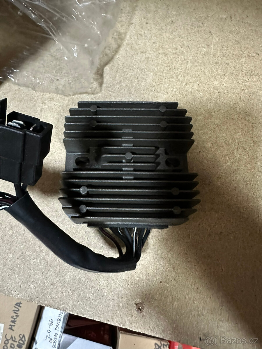 Regulátor dobíjení Suzuki VX 800 VZ 800 Marauder - 2