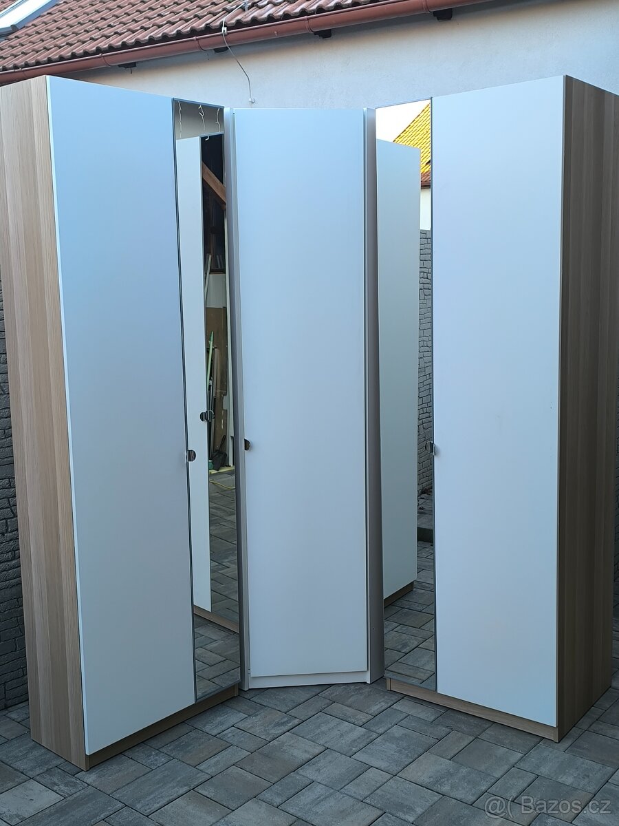 Prodám rohovou šatní skříň PAX - 2