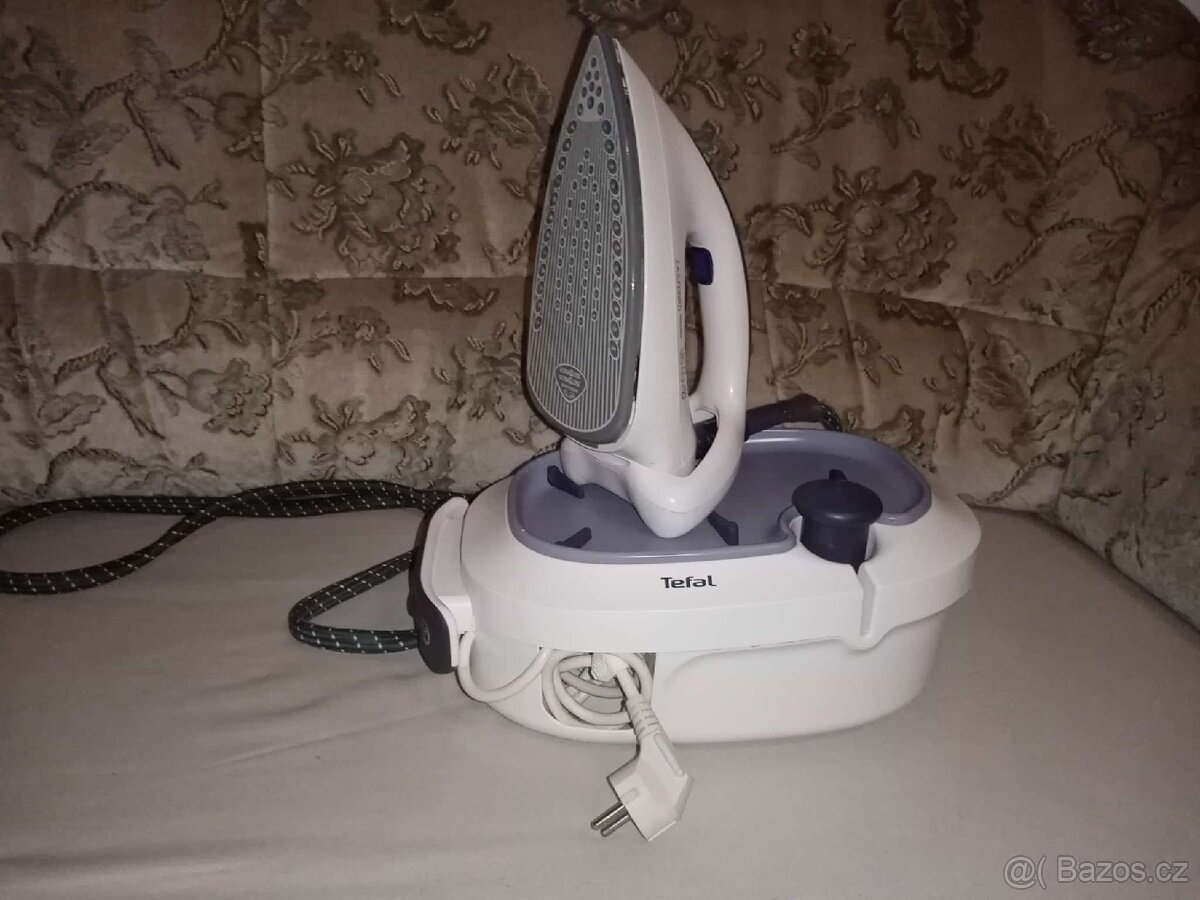 Parní žehlička Tefal Easycord Pressing - 2