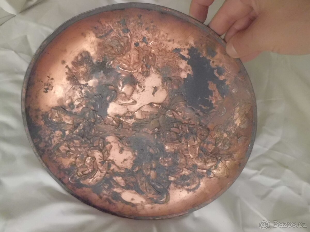 Starodávný Kovový velký Talíř s GEJŠAMI - JAPONSKO - ZNAČENO - 2