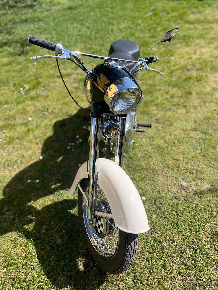 Jawa-ČZ 250 kývačka - 2