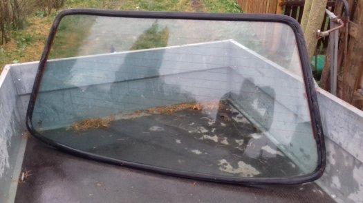 Zadní okno Audi 80 typ 81 - 2