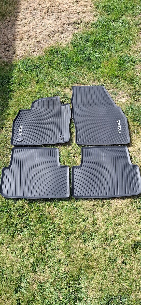 Plastová vana + celoroční koberce FABIA IV - 2