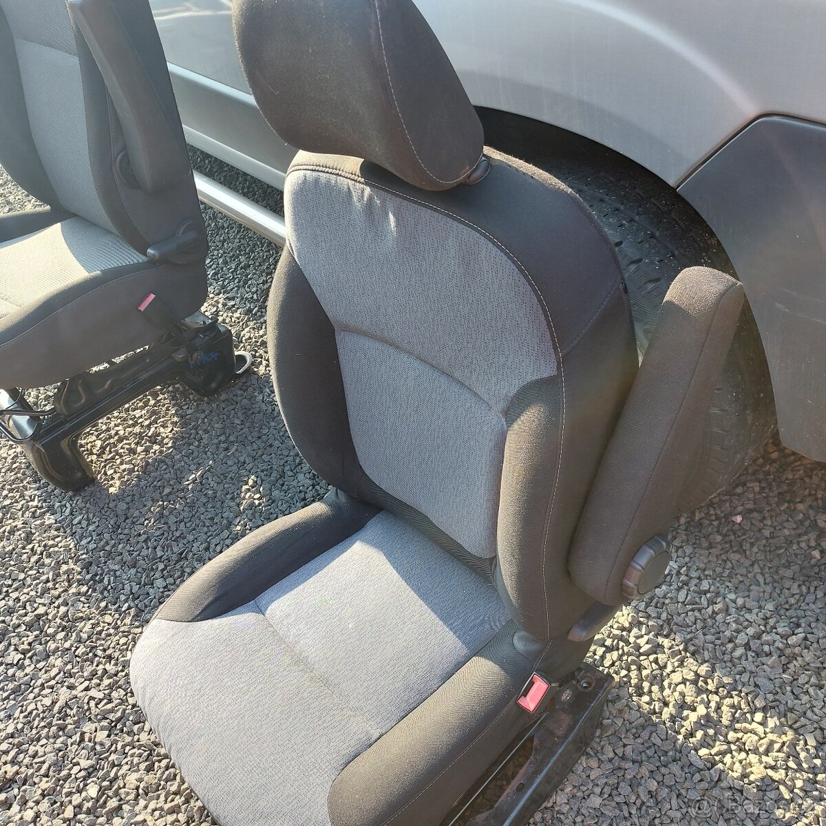 Sedačka spolujezdec-renault trafic 3,opel vivaro - 2