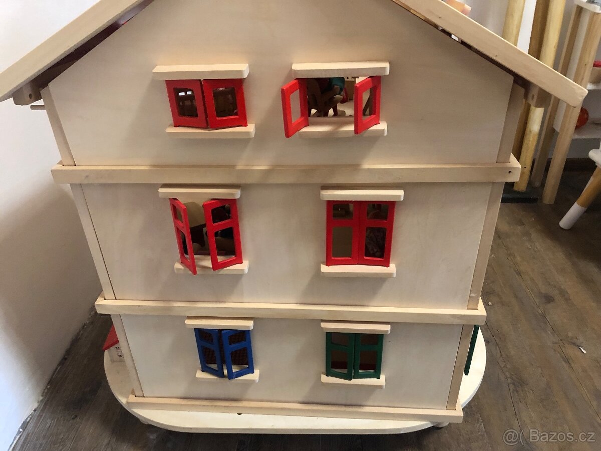 Dřevěný domeček pro panenky - 2