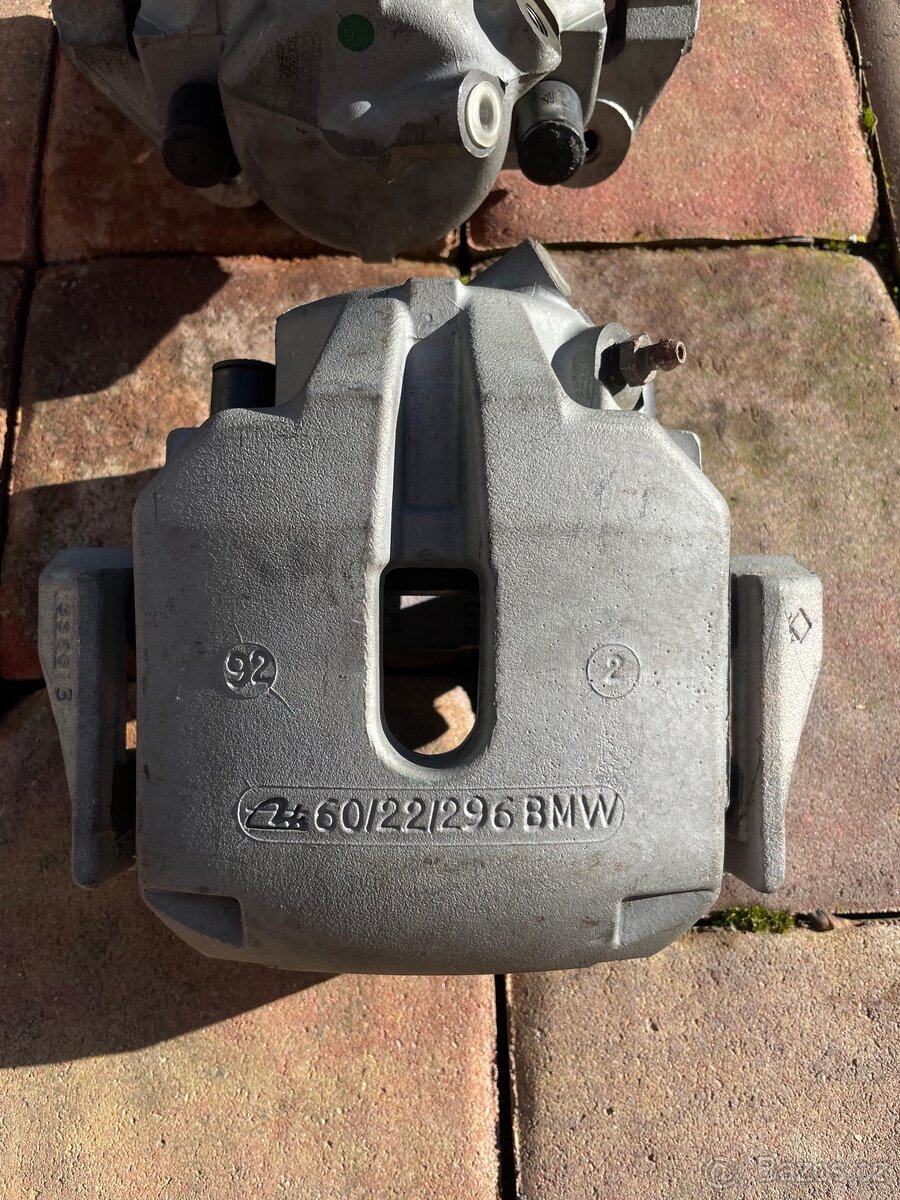 Přední pravý a levý brzdový třmen - BMW e39 TDS - 2