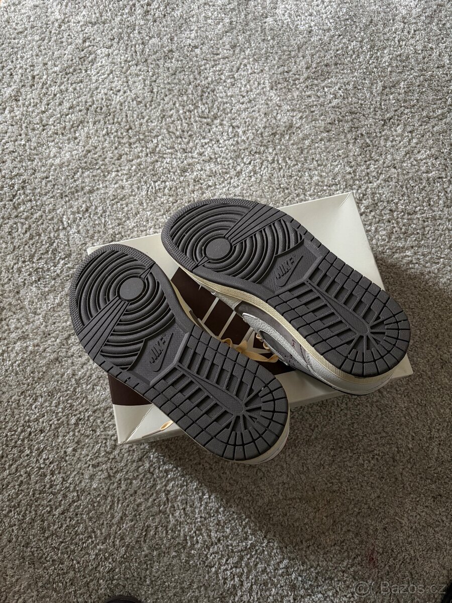 Jordan 1 retro low x Travis Scott - 2