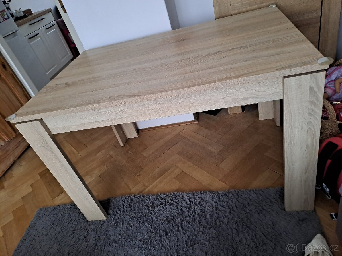 Jídelní stůl - 2