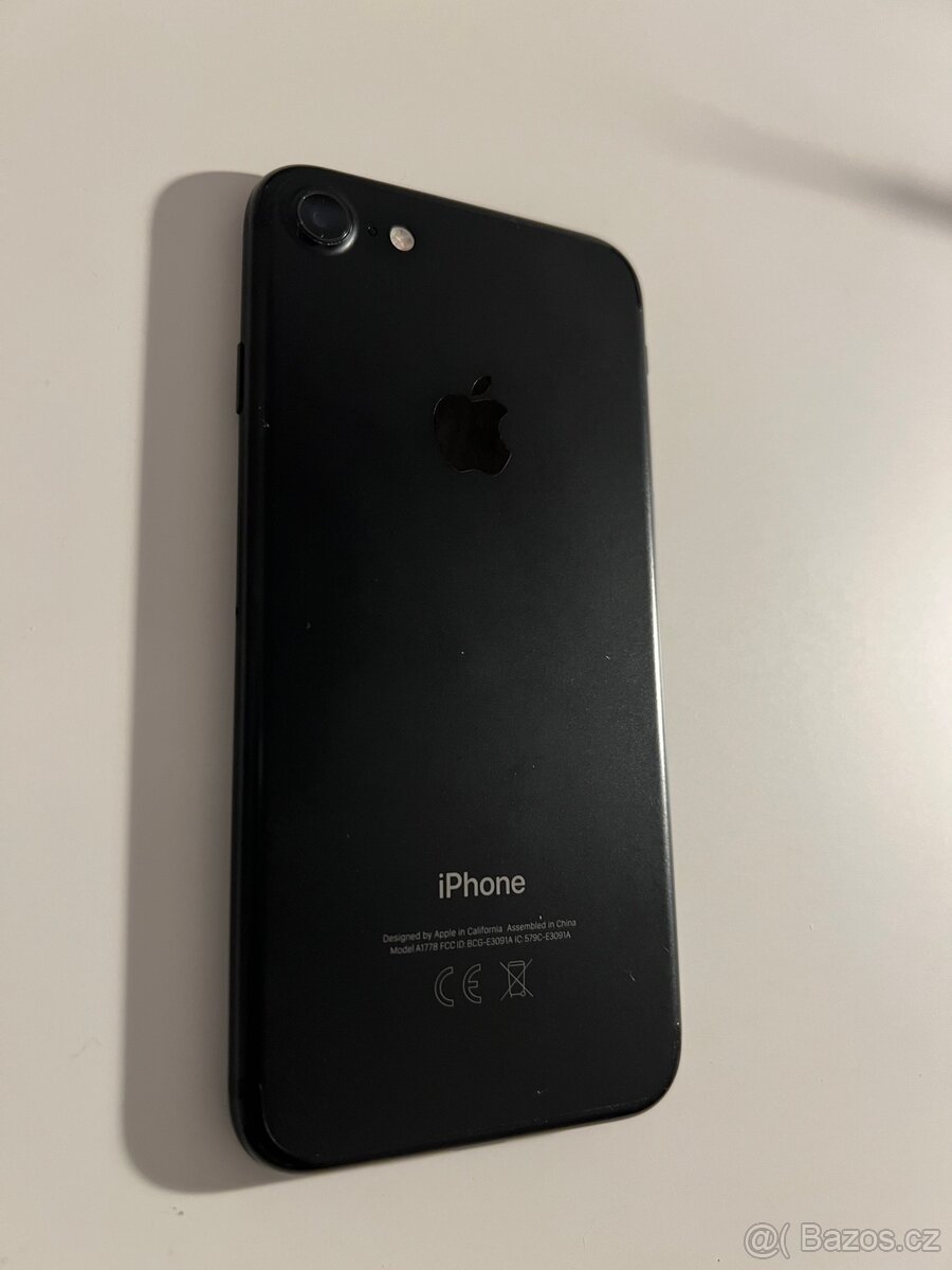 iPhone 7 32gb Černy jako novy - 2