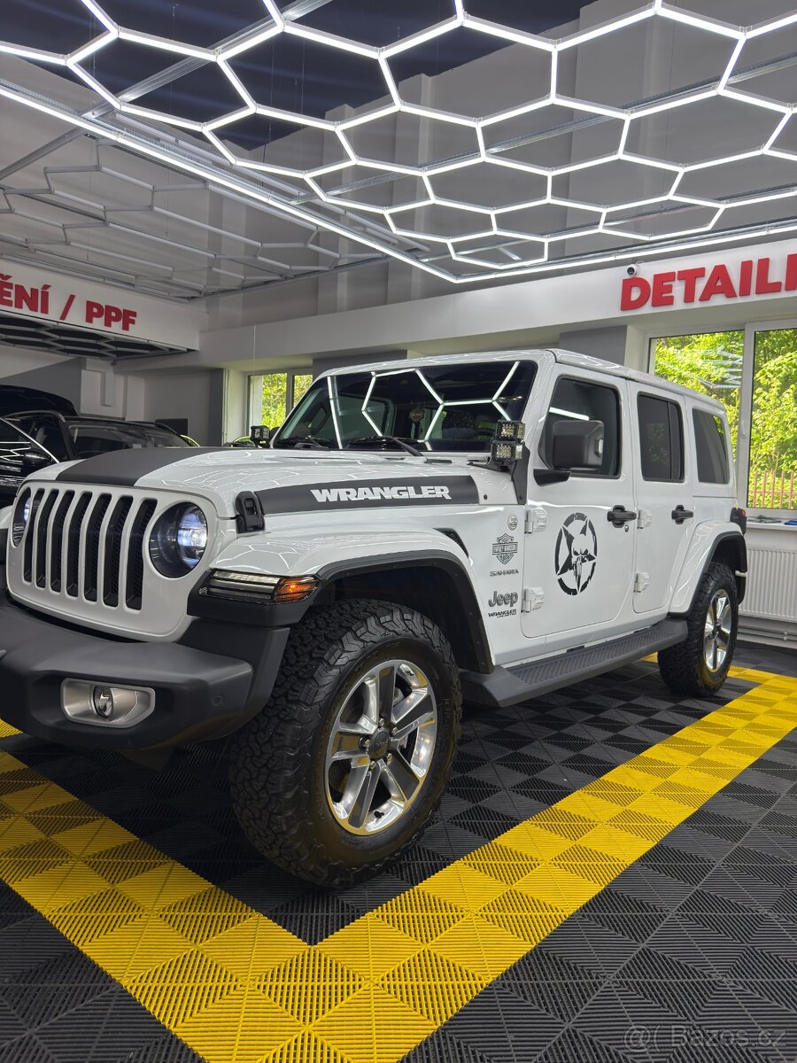 Prodám Jeep Wrangler SAHARA 2.0T 4x4 DPH