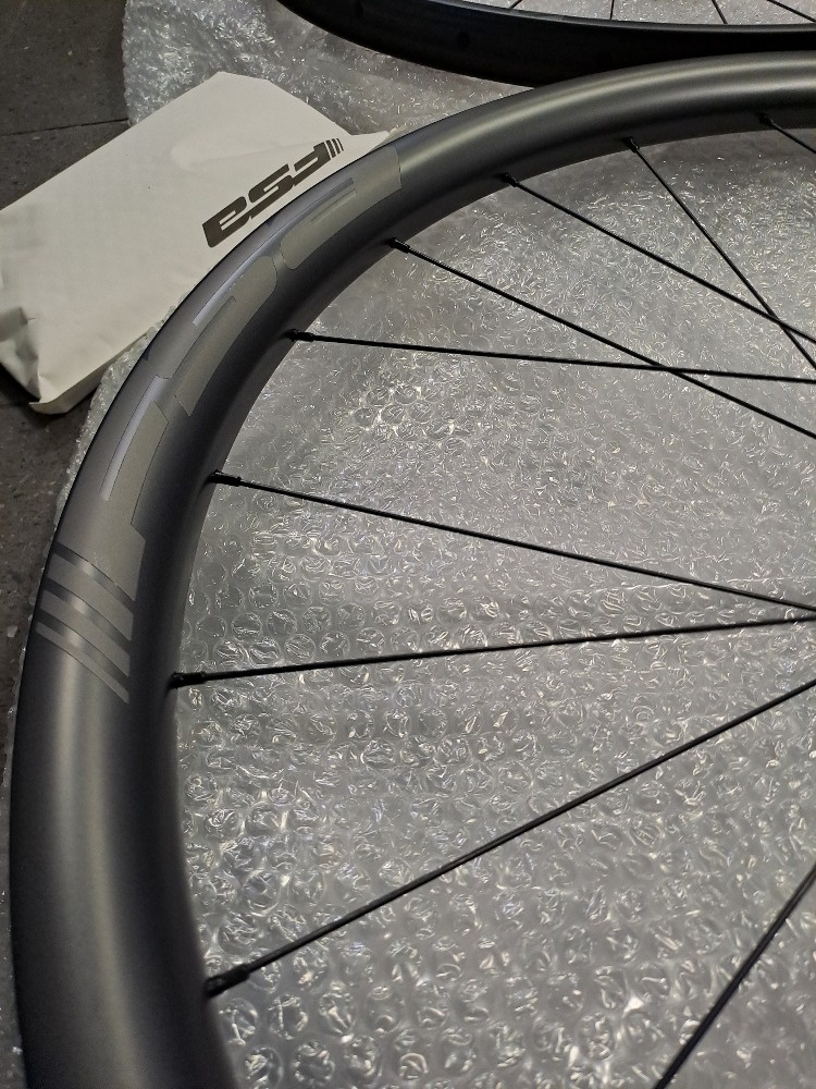 NOVÉ nepoužité karbonové kola FSA Gradient i29 WideR Carbon - 2