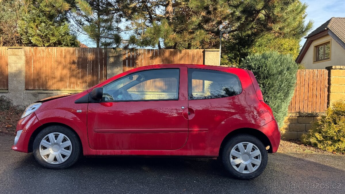 Renault Twingo 2011, 55kW, havarovaný - 2