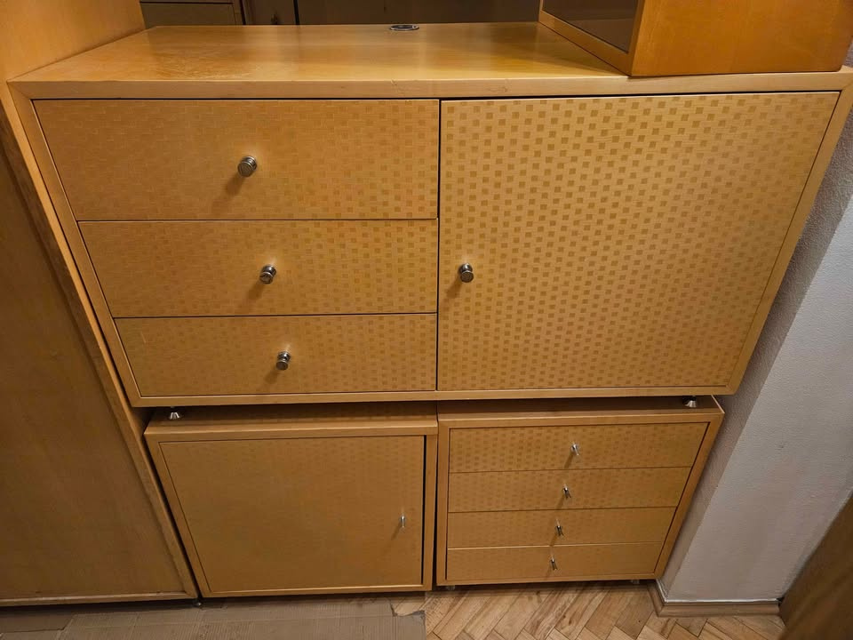 Kvalitní sestava skříní od truhláře - 2