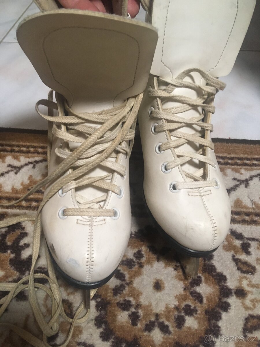 Dívčí brusle 37 - 2