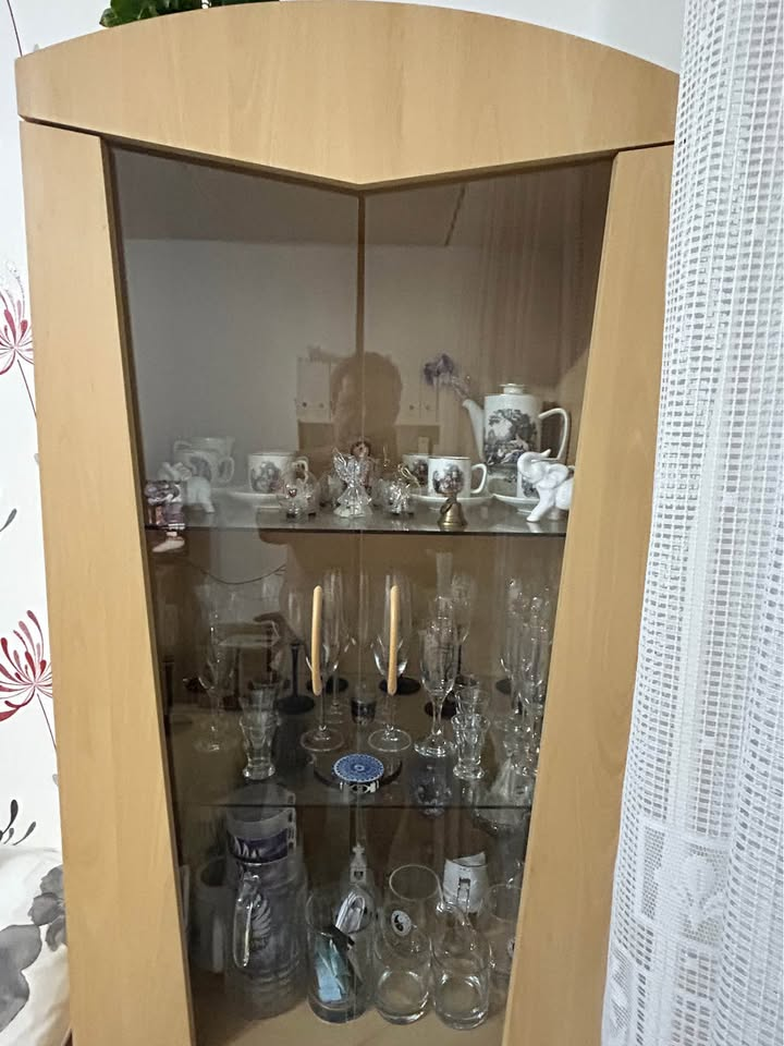 Skříň vitrína - 2