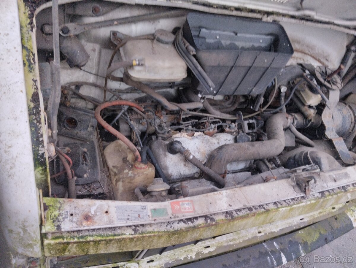 Prodám náhradní díly Citroen C 25D motor - 2