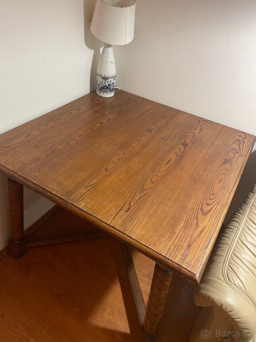 Starožitný vyřezávaný stůl - 2