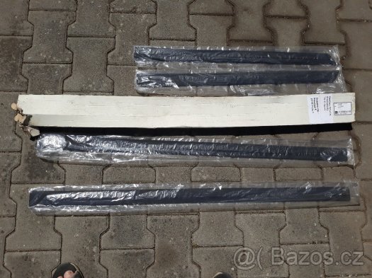 SUBARU IMPREZA STI 2.5 r,v,2006 ochranné lišty dveří - 2