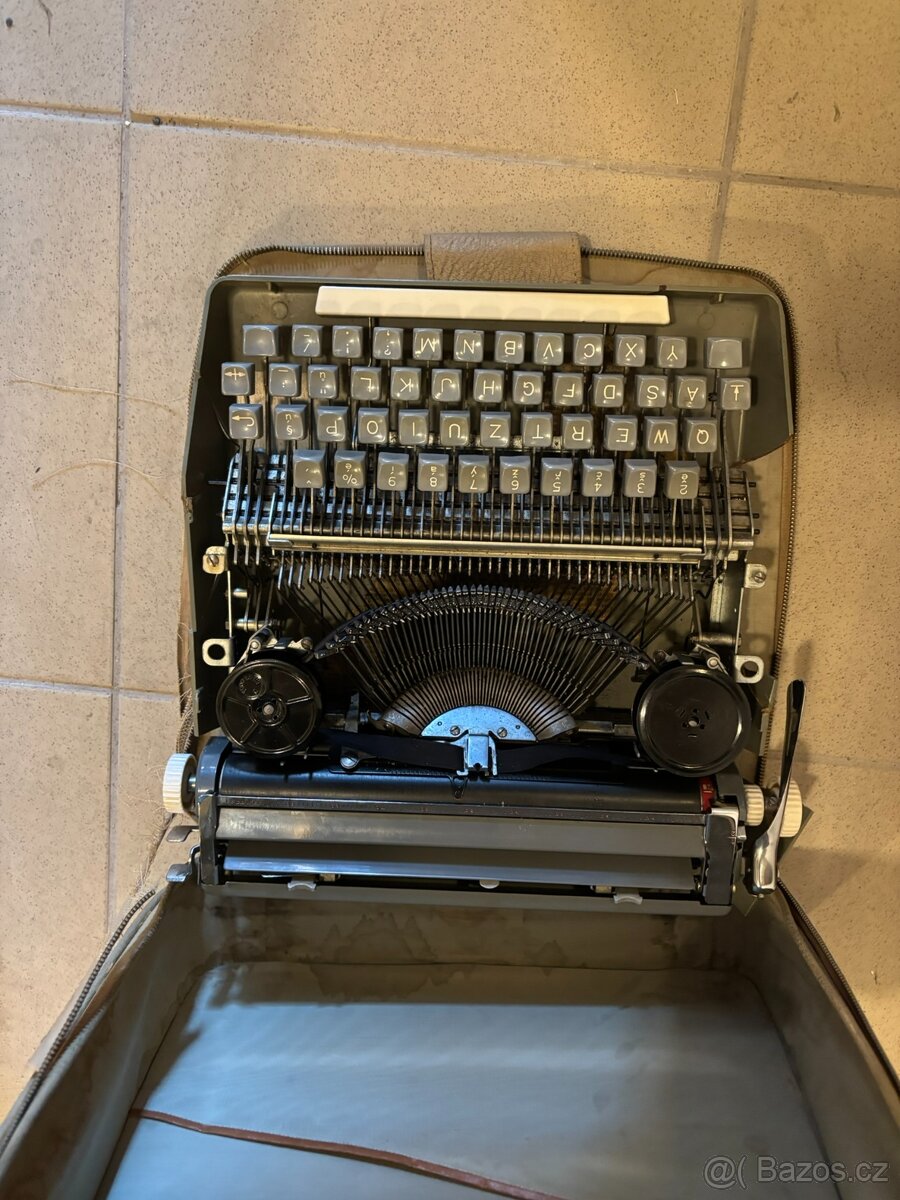 Psací stroj Consul - 2