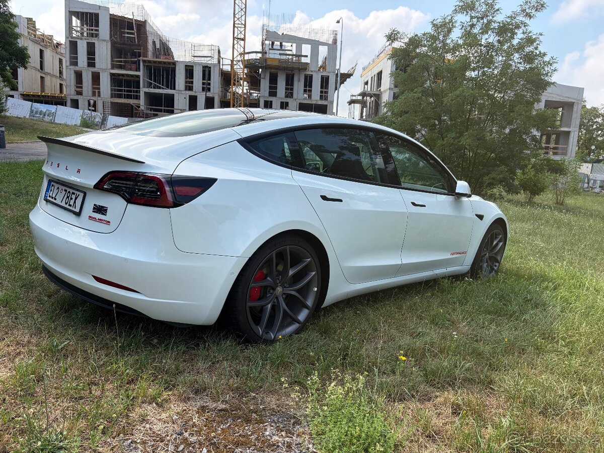 prodam Tesla 3 performance , dual motor (4x4) long range - 2