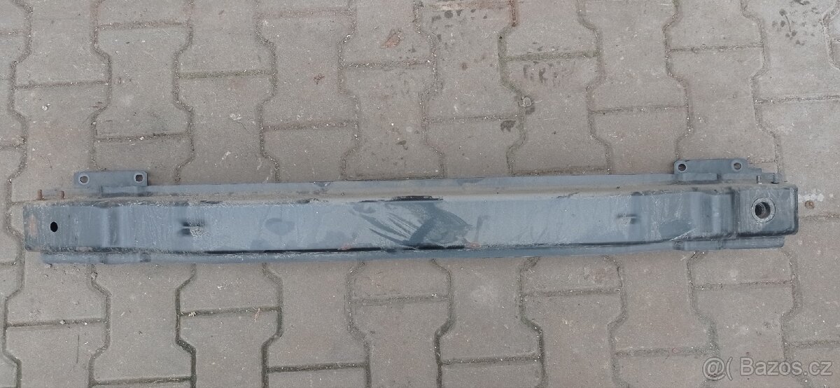 Passat b8 výztuha nárazníku. - 2