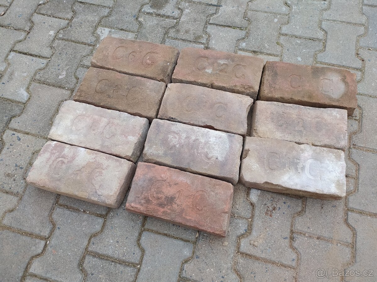 Cihly se značkou, kolkem - 2