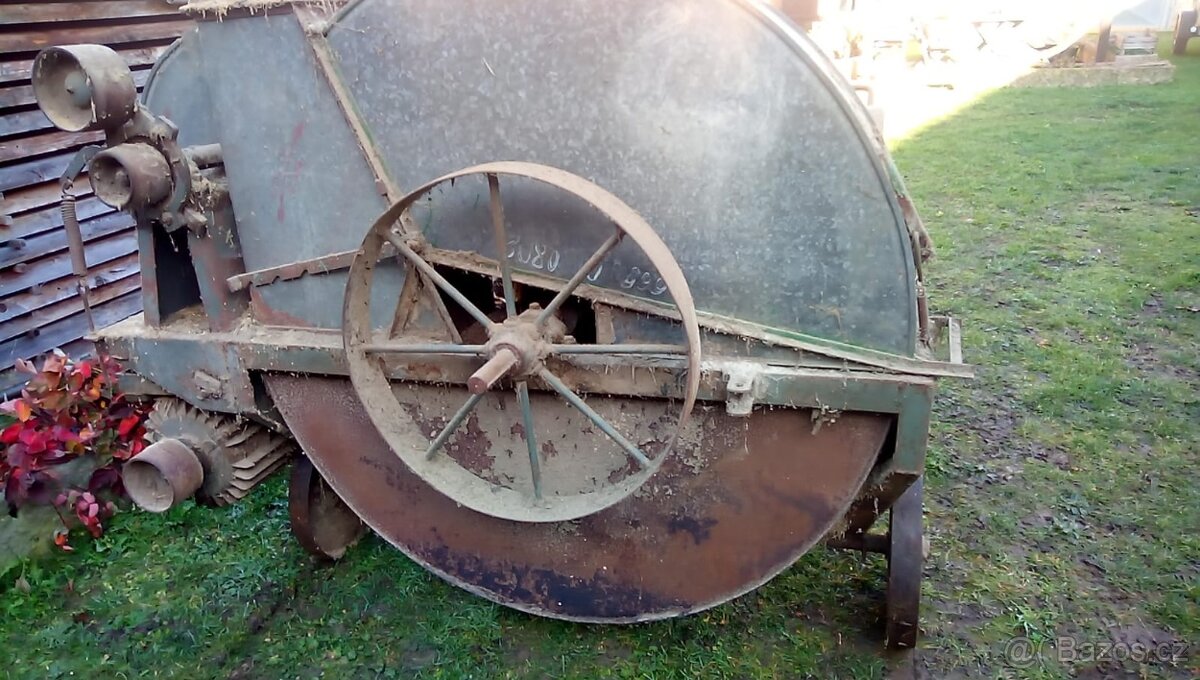 Řezačka slámy a sena - 2