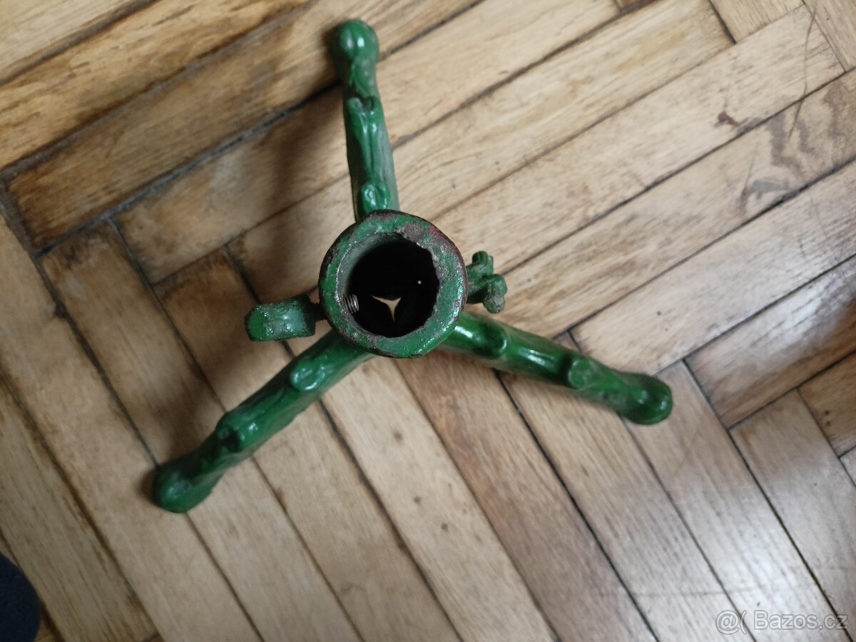 Stojánek na stromek litinový - 2