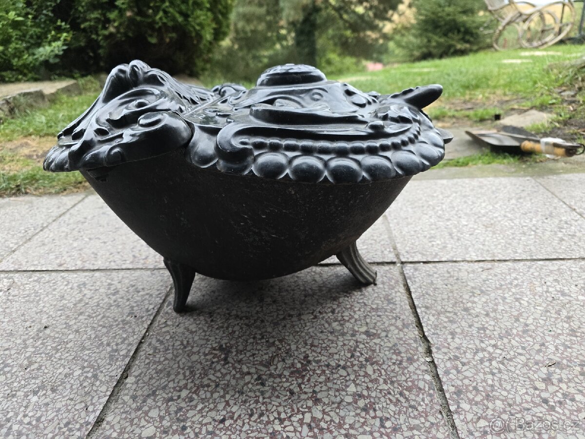 KRASNY STARY LITINOVÝ UHLÁK S LOPATKOU - 2