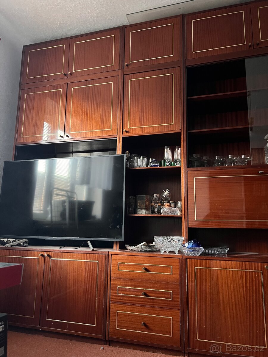 Zachovalá obývací stěna - 2