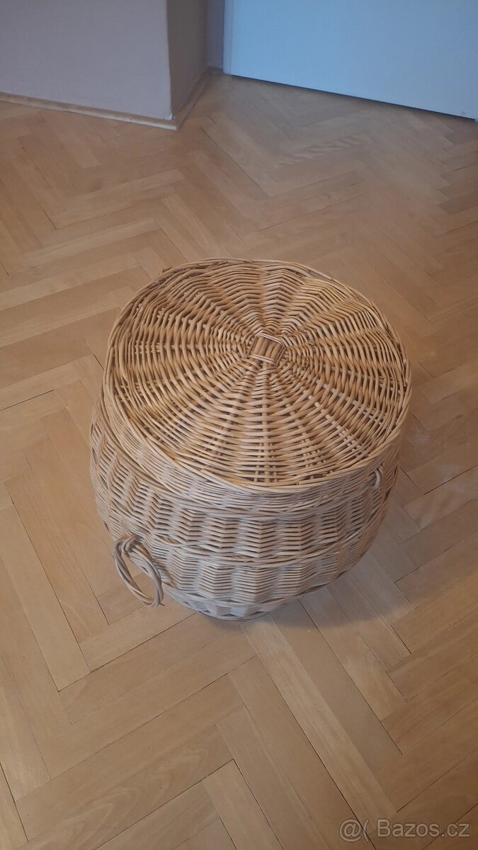 Proutěný koš (na prádlo) - 2