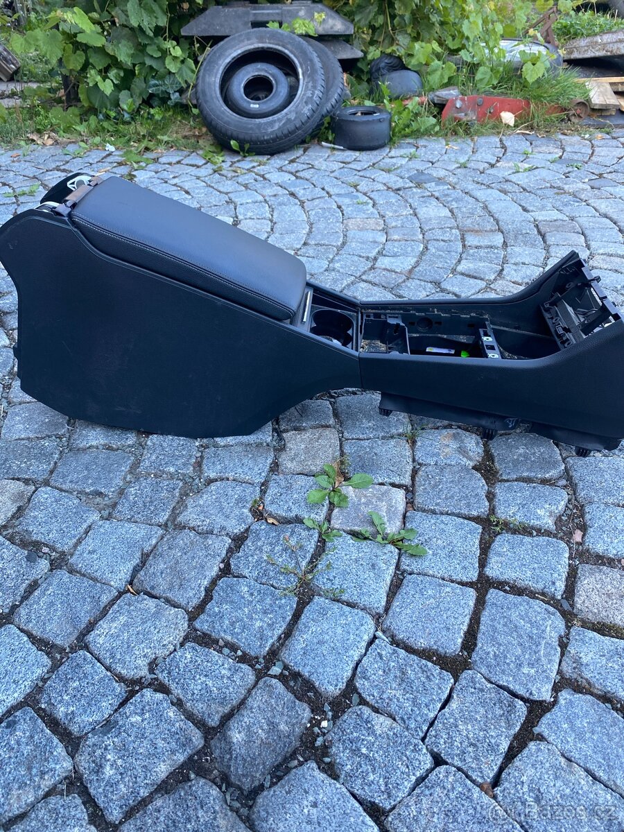 Loketní opěrka Superb 3 - 2