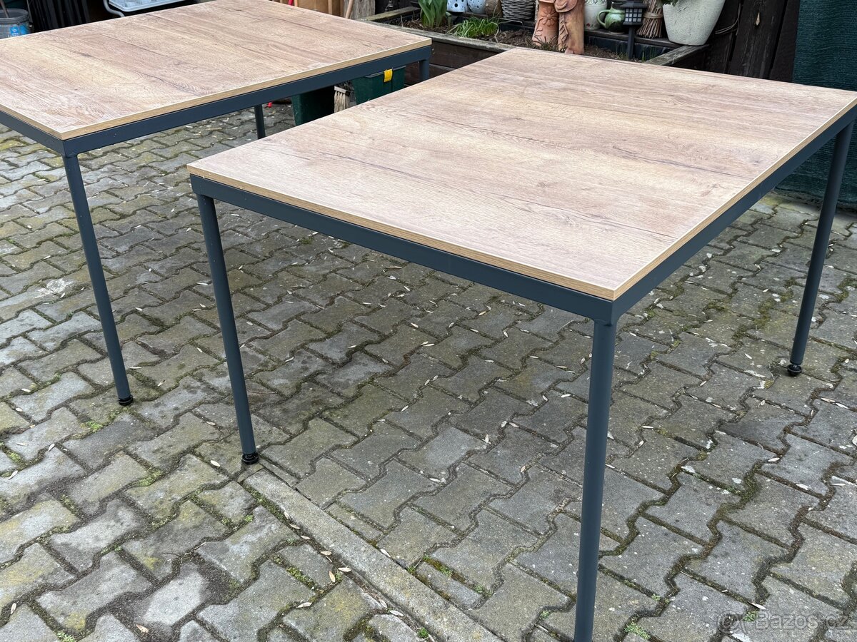 Prodám dva jídelní stoly - 2