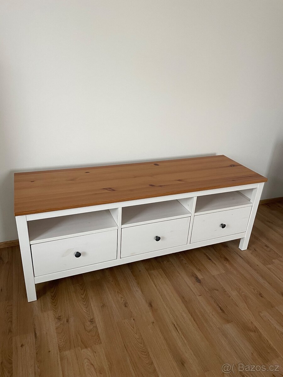 Stolek pod tv - 2