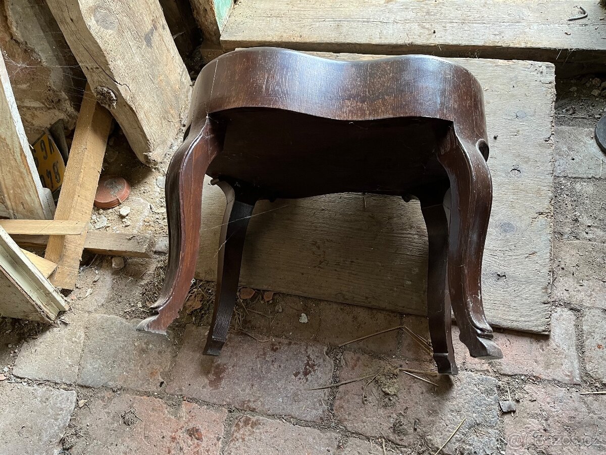 Starožitná taburetka/ dřevěná žardiniéra - 2