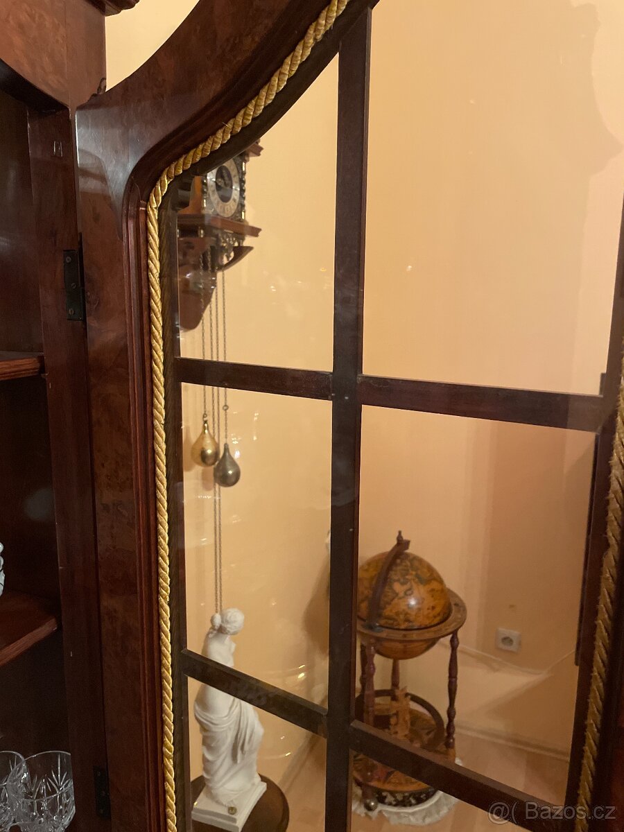 Starožitná skříň - 2