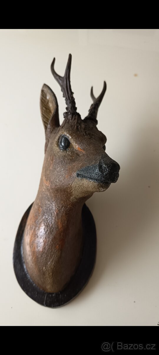 Vyřezávaná hlava srnce - 2